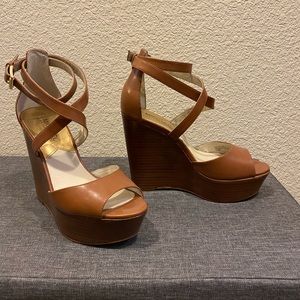 Michael Kors Gabriella Wedge 7.5 Luggage